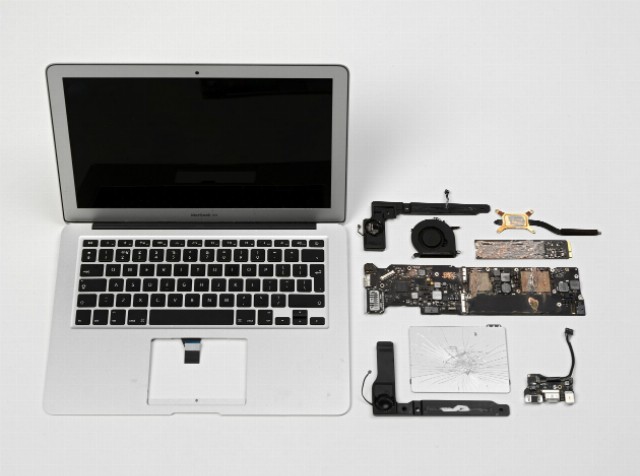 Laptop zničený kvôli Snowdenovým uniknutým informáciám je teraz výstavným kúskom
