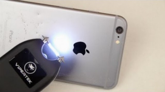 Čo sa stane, keď zasiahnete iPhone taserom?