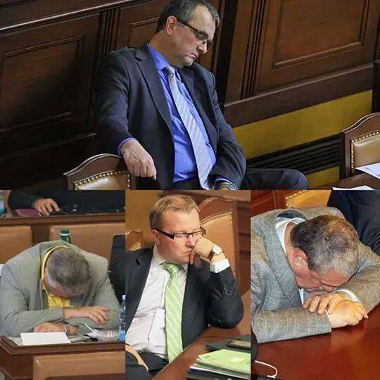 Politici a ich únavná práca