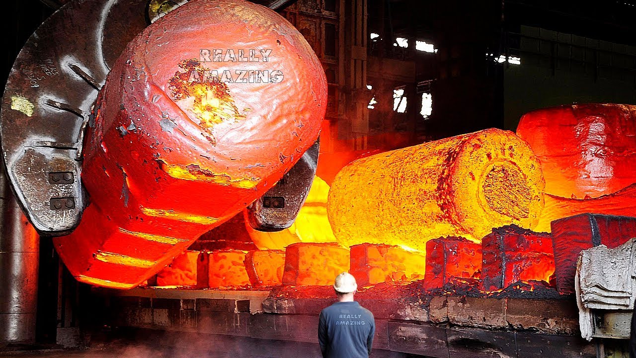 Vnútri extrémnej kovárne. Neuveriteľná práca s oceľovým hydraulickým mega kladivom