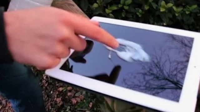 Zodvihli by ste iPad, ktorý by mal na sebe semeno?